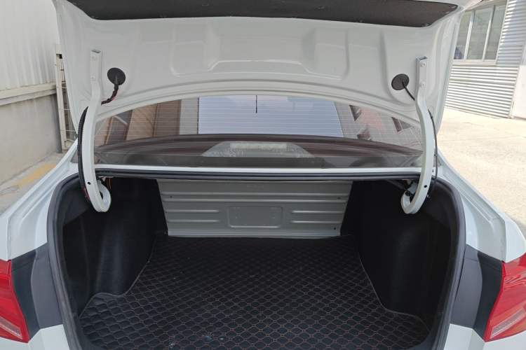 Used Volkswagen Jetta 2019 Dream Edition 1.5L Manual Fashion Version Trunk