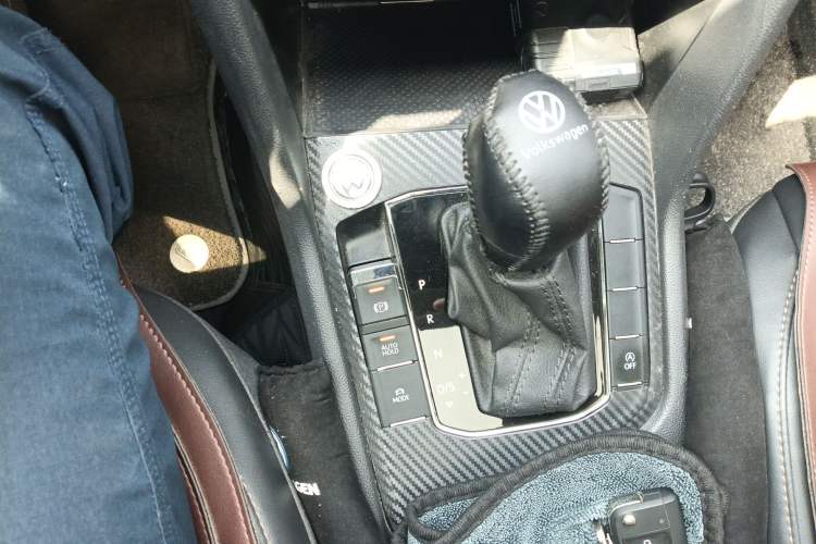 Used Volkswagen Tharu 2022 280TSI Two-Wheel-Drive Luxury Edition Gear Lever