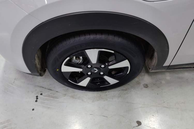 Used Wuling Bingo PLUS 2024 330 km Range Five-Seater Version
