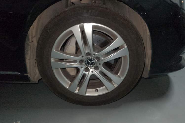 Used Mercedes-Benz S-Class 2019 S 350 L Executive Edition Right Front Wheel Hub