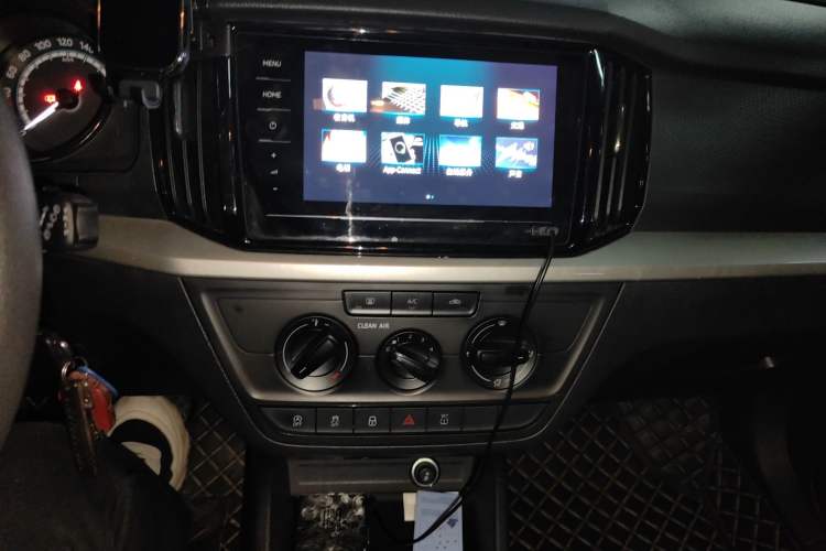 Used Skoda Kamiq 2020 1.5L Automatic Standard Edition Audio And AC Panel