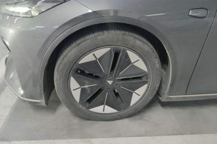 Used Deepal SL03 2022 1.5L 1200 Extended-Range Version Left Front Wheel Hub