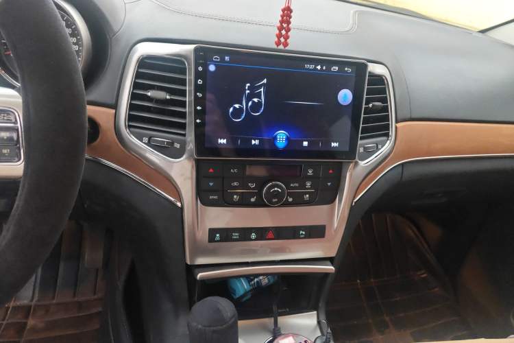 Used Jeep Grand Cherokee 2011 5.7L Flagship Navigation Edition
