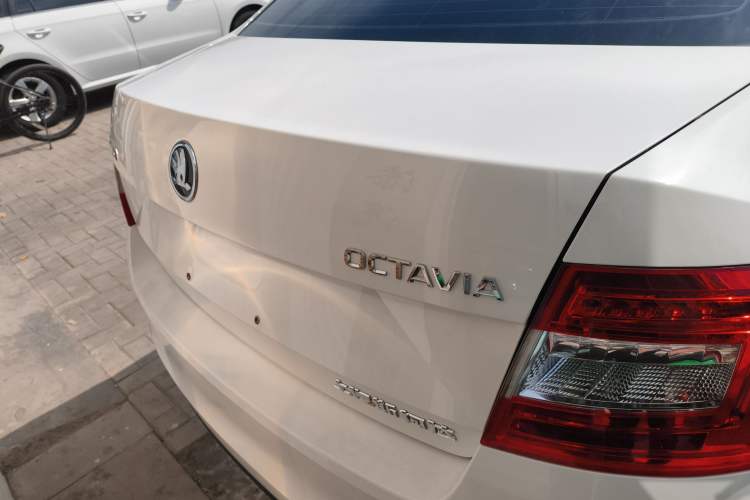 Used Skoda Octavia 2017 Classic Model 1.6L Manual Comfort Edition
