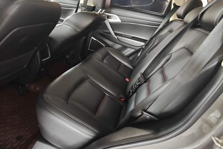 Used Geely Auto Emgrand X7 Sport 2018 2.0L Manual Two-Wheel Drive Zhiya Version Left Rear Seat