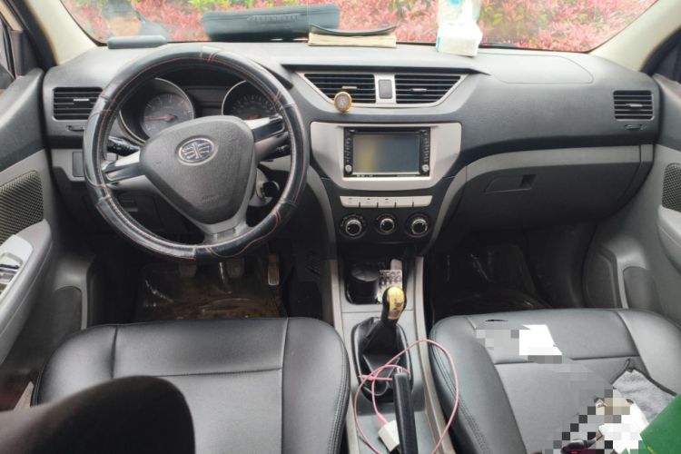 Used FAW Senya S80 2013 1.5L Manual 5-Seat Urban Fashion Edition Center Console