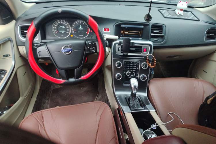 Used Volvo V60 2013 T5 Comfort Edition