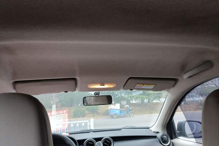 Used Venucia R30 2014 1.2L Manual Enjoyment Edition
