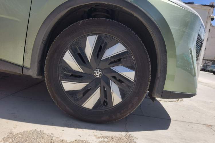 Used Venucia V DD-i 2023 60km iD Version Right Front Wheel Hub