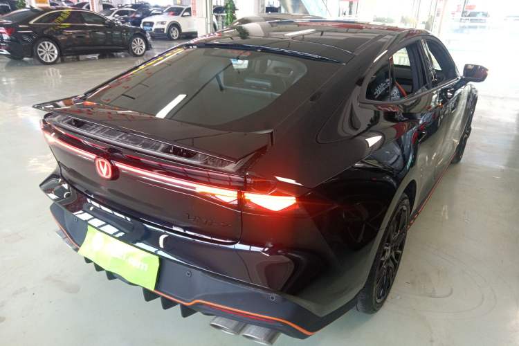 Used CHANGAN UNI-V 2025 Model Third-Generation 2.0T Dynamic Edition
