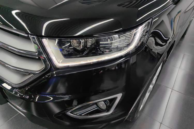 Used Ford Edge 2015 2.0T GTDi Two-Wheel-Drive High-Line Version
