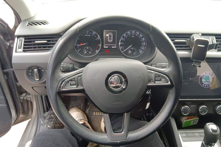 Used Skoda Octavia 2017 1.6L Automatic Smart Drive Edition
