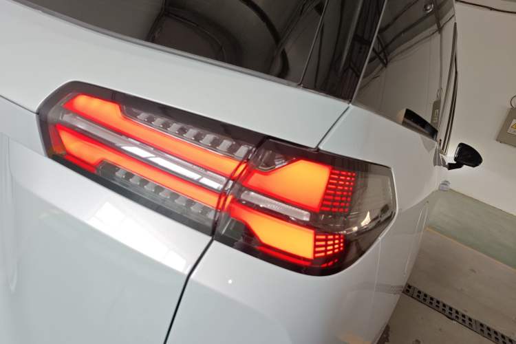 Used Wuling Starlight 730 2025 Model Plug-in Hybrid 125km Luxury Edition