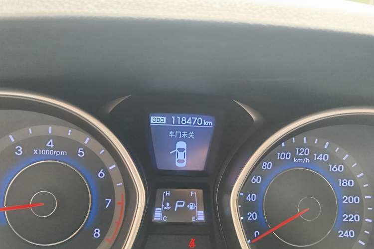 Used Hyundai Elantra (5th Generation / Langdong) 2016 1.6L Automatic Prestige Model Odometer Close Up