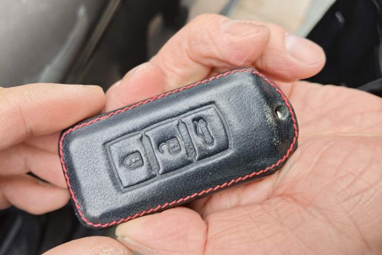 Used Mitsubishi Outlander 2016 2.4L 4x4 Elite Edition 7-Seater Vehicle Key