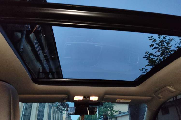 Used Toyota Highlander 2018 2.0T Four-Wheel Drive Prestige Version 7 Seats China VI Standard Headliner