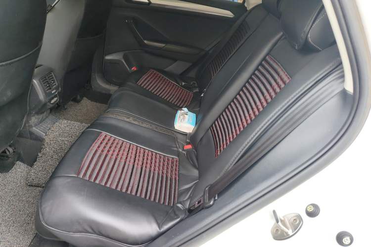 Used Volkswagen T-ROC 2018 230TSI DSG Two-Wheel Drive Advanced Version China V Standard
