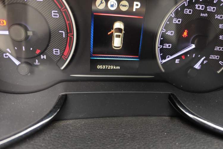 Used Dongfeng Aeolus AX7 2016 2.0L Automatic Zhiyi Trim Odometer Close Up