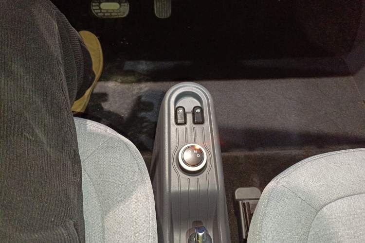 Used Wuling Hongguang MINIEV 2022 Macaron Premium Model – Lithium Iron Phosphate Gear Lever