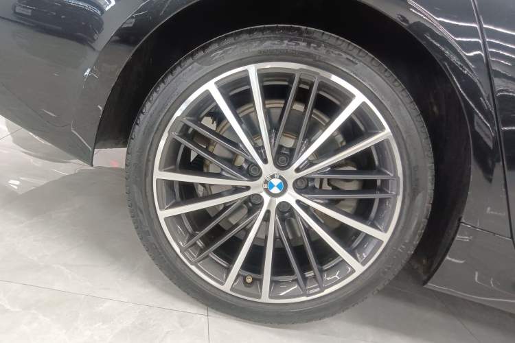 Used BMW 5 Series 2021 Facelifted 530Li Leading Edition M Sport Package
