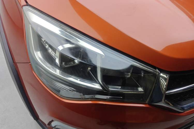 Used Chery Tiggo 3X 2018 1.5L Automatic Elite Edition Right Front Headlight