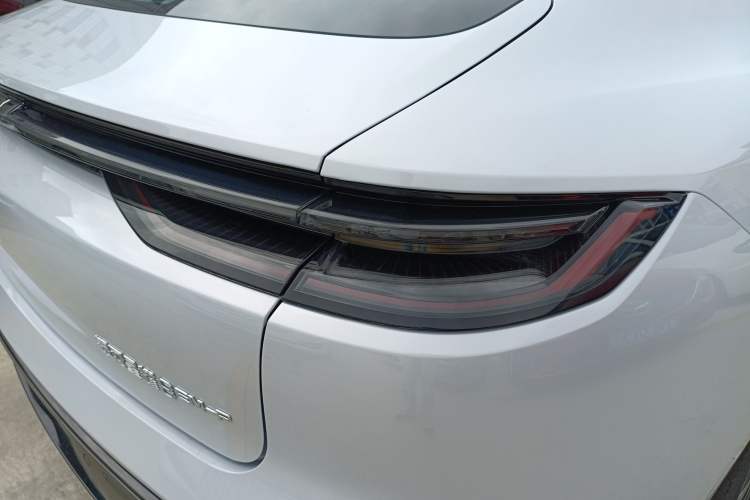 Used Geely Galaxy 8 2025 130km EM-P Starship Edition
