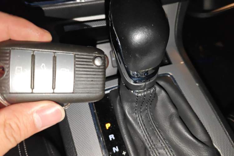 Used Roewe RX5 2016 30T Four-Wheel Drive Automatic Internet Smart Luxury Edition Vehicle Key