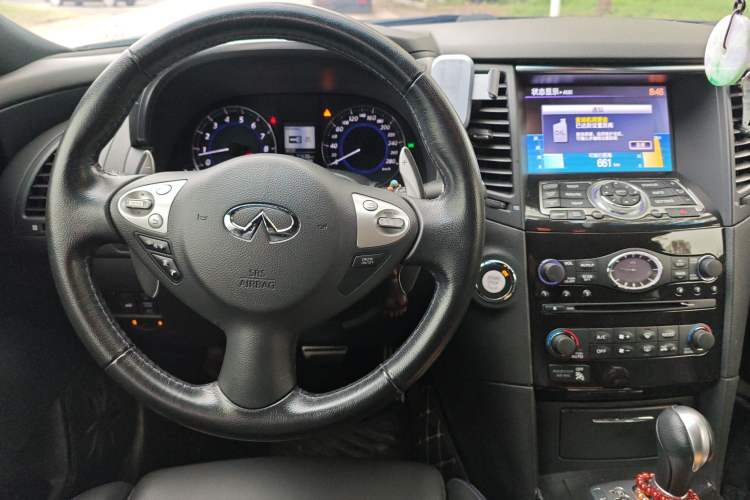 Used Infiniti QX70 2015 3.7L Shadow Edition Center Console