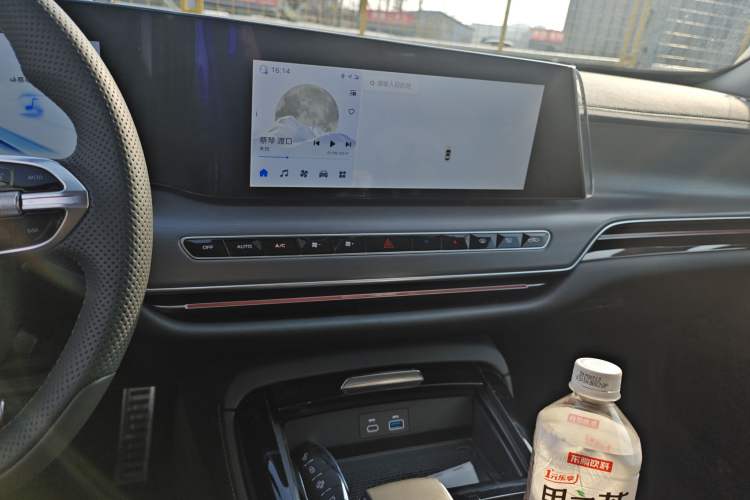 Used Hongqi H9 2025 2.0T Two-Wheel-Drive Flagship Private Enjoyment Style 5 Seats
