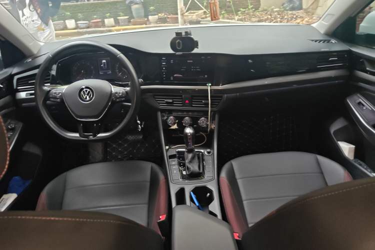 Used Volkswagen Bora 2021 1.5L Automatic Comfort Smart Connect Edition Center Console