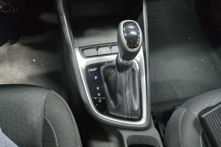 Used Hyundai Celesta 2017 1.6L Automatic Enjoyment Version GLS
