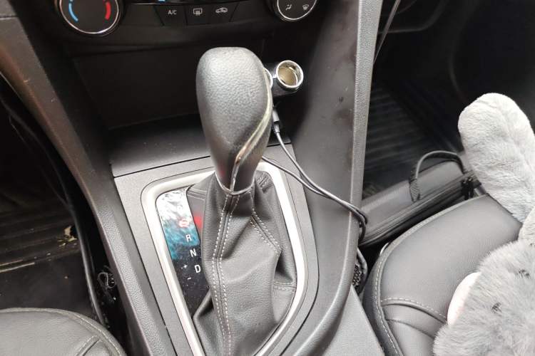 Used Buick Excelle GX 2018 18T Automatic Elite Model Gear Lever
