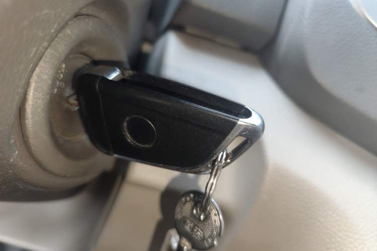 Used Nissan NV200 2016 Revised Version 1.6L CVT Luxury Edition Vehicle Key