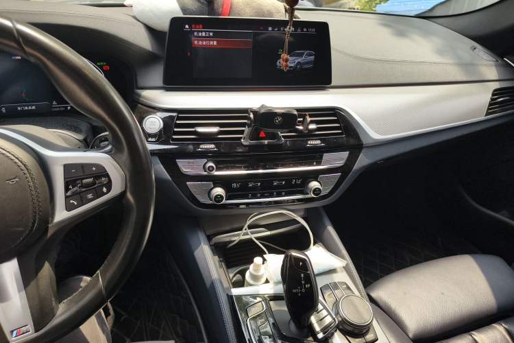 Used BMW 5 Series 2020 525i M Sport Package Audio And AC Panel