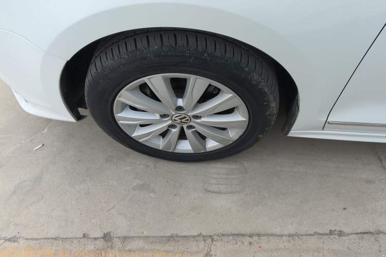 Used Volkswagen Sagitar 2015 230TSI Automatic Comfort Version Left Front Wheel Hub