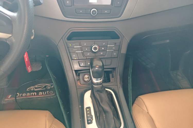 Used MG GS 2015 1.5TGI TST Elite Edition Gear Lever