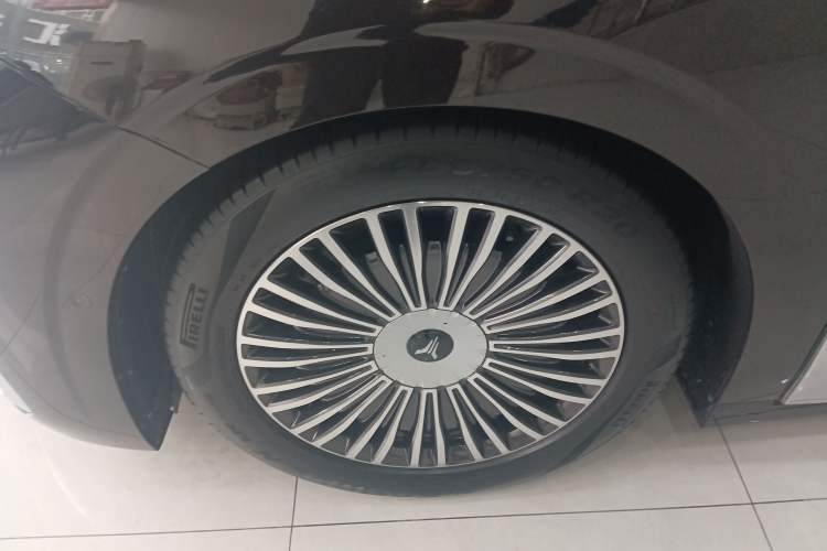 Used VOYAH Dream 2025 PHEV Four-Wheel-Drive Flagship Kunpeng Edition