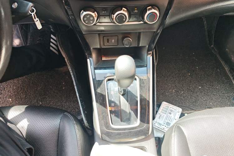 Used Nissan Sylphy 2019 Classic 1.6XL CVT Luxury Edition Gear Lever