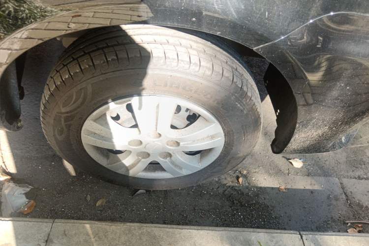 Used FORTHING Lingzhi 2023 M5L 1.6L Base Model 7 Seats
