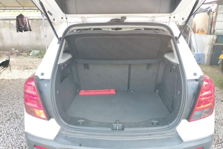 Used Chevrolet Trax 2016 1.4T Manual Two-Wheel Drive Comfort Version with Sunroof