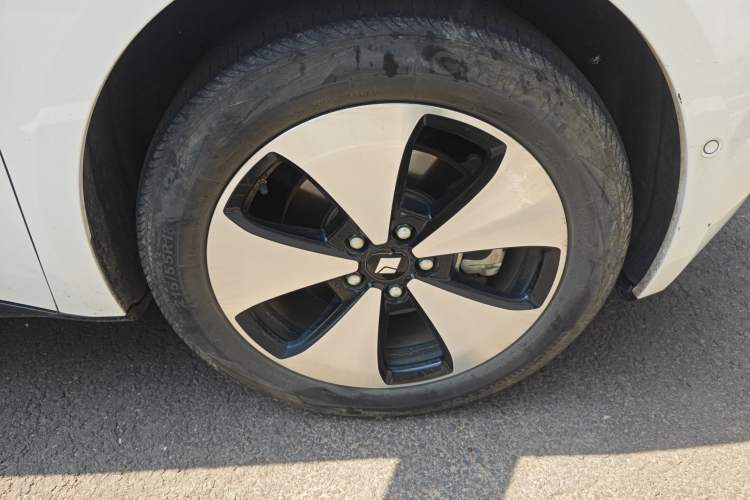 Used Baojun Cloud 2023 460 Pro Lingxi Version Right Front Wheel Hub