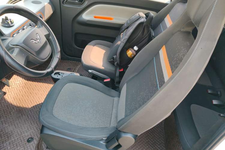 Used Wuling Hongguang MINIEV 2020 Freedom Version Lithium Iron Phosphate Left Front Seat