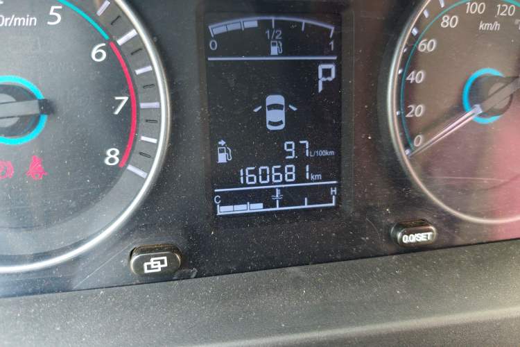 Used FORTHING Joyear XV 2016 1.6L CVT Comfort Model Odometer Close Up