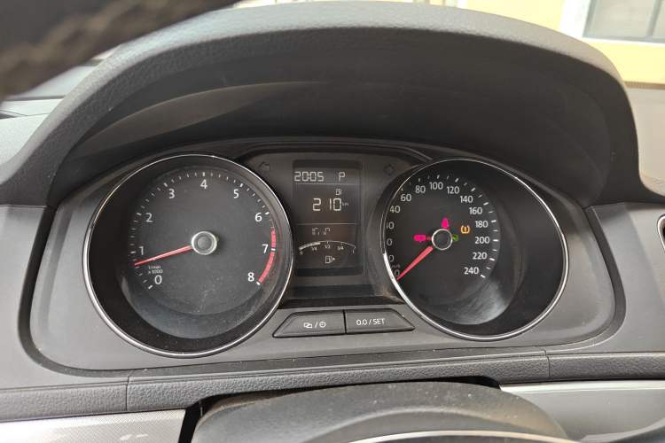 Used Volkswagen Lavida 2015 1.6L Automatic Comfort Edition Instrument Cluster