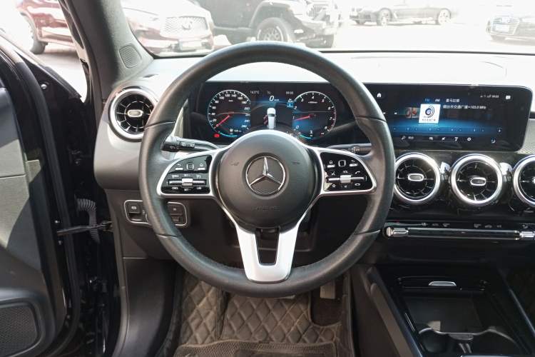 Used Mercedes-Benz GLB 2023 GLB 200 Dynamic Edition Steering Wheel