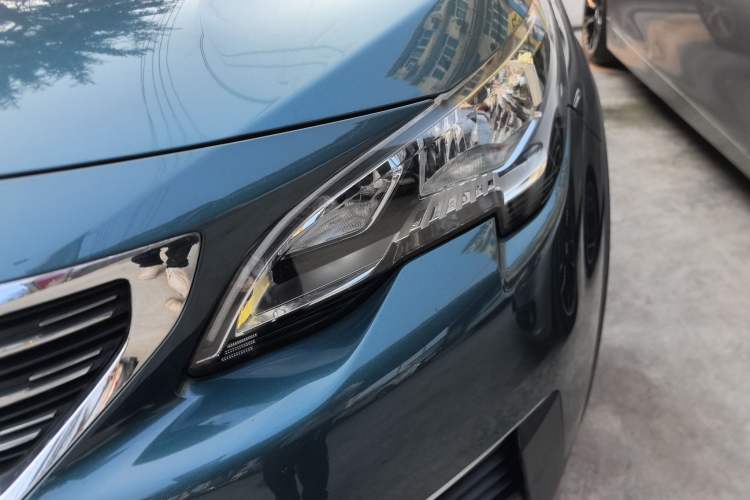 Used Peugeot 5008 2017 380THP 7-Seater Elite Edition Left Front Headlight