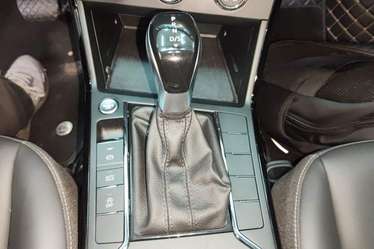 Used Volkswagen Passat 2024 280TSI Business Edition Gear Lever