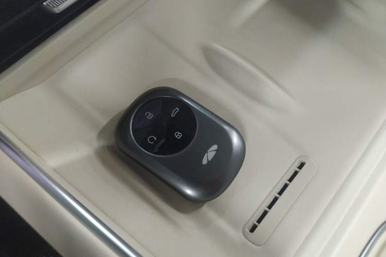 Used Chery Fengyun T9 2024 120 Long-Range Flagship Version 7 Seats Ternary Lithium Vehicle Key