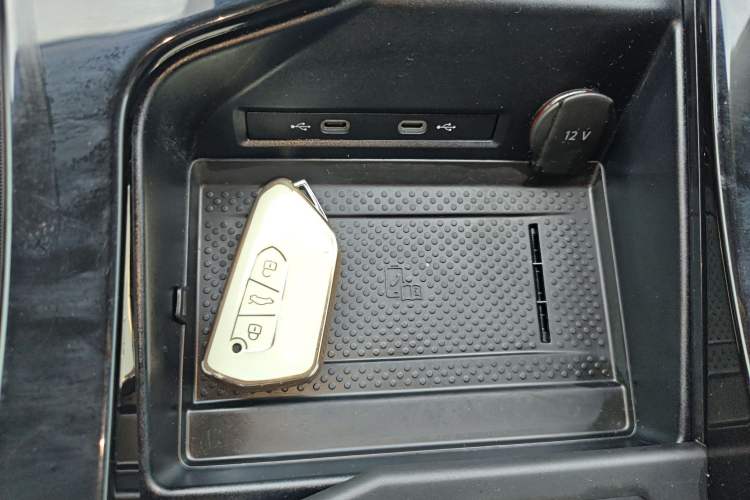 Used Volkswagen Tavendor 2024 380TSI All-Wheel Drive R-Line Cruise Edition