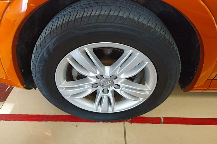 Used Audi Q3 2015 35 TFSI Comfort Model Left Front Wheel Hub